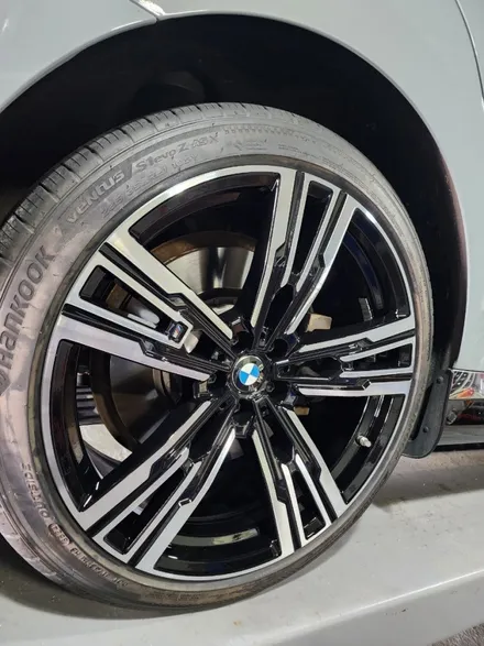 광주 휠복원 타이어교환 첨단휠복원 광주점 BMW7시리즈 21인치 다이아몬드 컷팅휠복원 / 광주 광산구