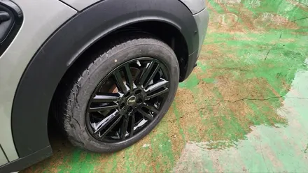 대구 자동차 휠복원 휠도색 휠수리-[BMW 미니 컨트리맨 순정휠 블랙유광 색상 휠도색]대구 자동차 휠 / 대구 동구 동호동