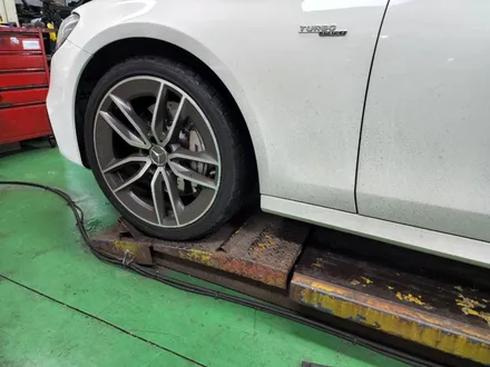 대구자동차휠복원-[벤츠E53AMG 순정휠 블랙유광색상 다이아몬드컷팅 투톤휠 휠복원]휠수리/휠도색/대구자동차휠 / 대구 동구 동호동