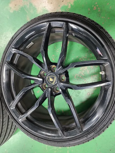대구 자동차 휠복원 휠도색 휠수리 - [람보르기니 우라칸 순정 20인치 블랙유광 색상 휠 복원] 대구 자동차 휠 / 대구 동구 동호동
