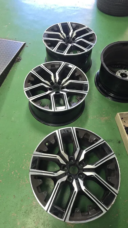 대구 자동차 휠복원 휠도색 휠수리 - [BMW 7시리즈 20인치 순정 블랙유광 휠복원] 대구 자동차 휠 / 대구 동구 동호동