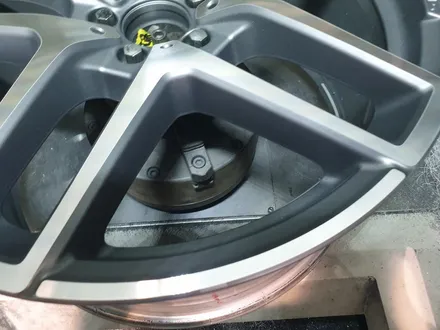 대구자동차휠복원-[벤츠GLE350D 순정다이아컷팅 휠복원]휠도색/휠수리 / 대구 동구 동호동