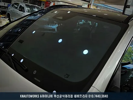 부산 그랑 콜레오스 글라스틴트 레이니블루 반사 필름으로 신차 썬팅 시공 작업 / 부산 금정구 부곡동