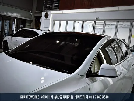 테슬라 모델Y 레이노 F95 신차 윈도 틴팅, 전면 27% 측후면 12% 완벽한 썬팅 농도 조합 / 부산 금정구 부곡동