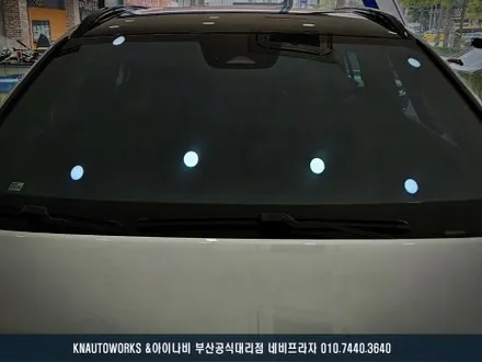 부산 그랑 콜레오스 글라스틴트 레이니블루 반사 필름으로 신차 썬팅 시공 작업 / 부산 금정구 부곡동
