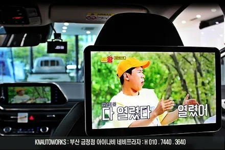 부산 소나타DN8 후석 리어 모니터 순정 연동으로 차에서 넷플릭스를 / 부산 금정구 부곡동
