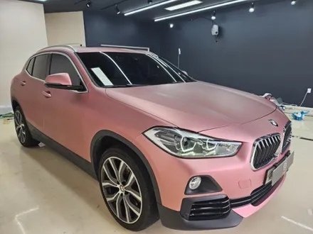 [BMW X2] 김해 초이스랩 bmw x2 사틴크롬 로즈골드 전체랩핑 / 김해시 진영읍