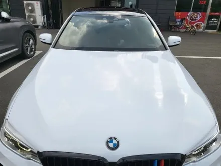 [bmw 520d] 김해 초이스랩 보험처리 및 전체 랩핑 제거 후 전체 고광택 화이트 랩핑 시공 / 김해시 진영읍