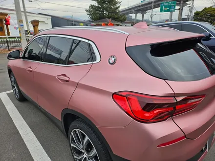 [BMW X2] 김해 초이스랩 bmw x2 사틴크롬 로즈골드 전체랩핑 / 김해시 진영읍