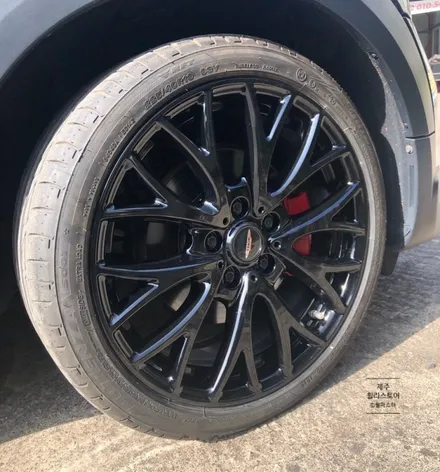 BMW미니쿠페-휠복원 블랙유광 색상변경+제주휠리스토어+제주도휠복원+제주시휠수리+미니쿠페휠수리+BMW휠복원+다이아몬드컷팅휠+블랙유광도색 / 제주시 도두이동