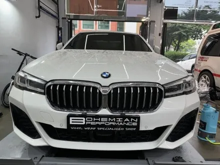 BMW G30 5시리즈 520i 실내 카본 랩핑 안산 보헤미안퍼포먼스 / 안산시 단원구 고잔동
