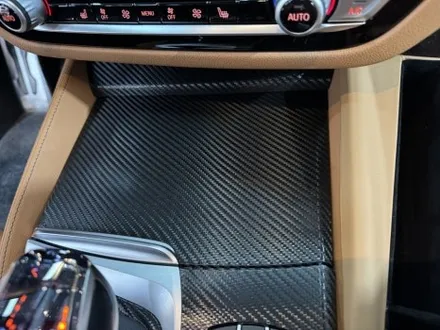 BMW G30 5시리즈 520i 실내 카본 랩핑 안산 보헤미안퍼포먼스 / 안산시 단원구 고잔동