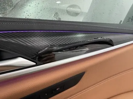 BMW G30 5시리즈 520i 실내 카본 랩핑 안산 보헤미안퍼포먼스 / 안산시 단원구 고잔동