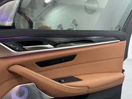 BMW G30 5시리즈 520i 실내 카본 랩핑 안산 보헤미안퍼포먼스 / 안산시 단원구 고잔동