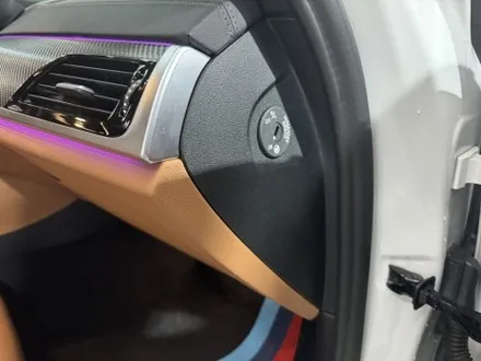 BMW G30 5시리즈 520i 실내 카본 랩핑 안산 보헤미안퍼포먼스 / 안산시 단원구 고잔동