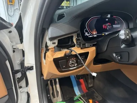 BMW G30 5시리즈 520i 실내 카본 랩핑 안산 보헤미안퍼포먼스 / 안산시 단원구 고잔동