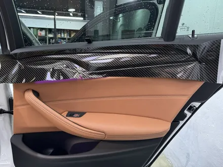 BMW G30 5시리즈 520i 실내 카본 랩핑 안산 보헤미안퍼포먼스 / 안산시 단원구 고잔동