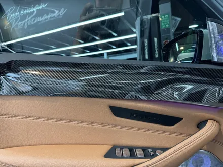 BMW G30 5시리즈 520i 실내 카본 랩핑 안산 보헤미안퍼포먼스 / 안산시 단원구 고잔동