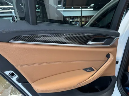BMW G30 5시리즈 520i 실내 카본 랩핑 안산 보헤미안퍼포먼스 / 안산시 단원구 고잔동