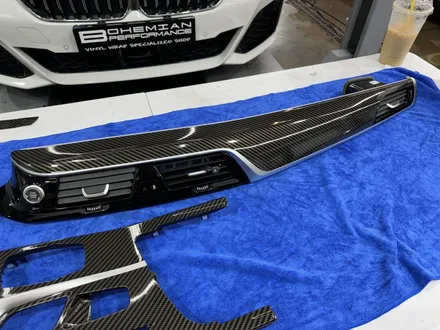 BMW G30 5시리즈 520i 실내 카본 랩핑 안산 보헤미안퍼포먼스 / 안산시 단원구 고잔동