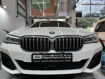 BMW G30 5시리즈 520i 실내 카본 랩핑 안산 보헤미안퍼포먼스 / 안산시 단원구 고잔동