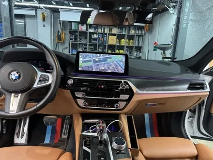 BMW G30 5시리즈 520i 실내 카본 랩핑 안산 보헤미안퍼포먼스 / 안산시 단원구 고잔동