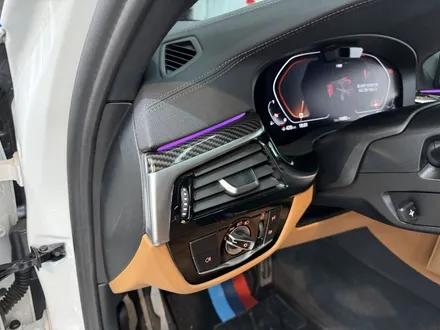 BMW G30 5시리즈 520i 실내 카본 랩핑 안산 보헤미안퍼포먼스 / 안산시 단원구 고잔동