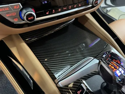 BMW G30 5시리즈 520i 실내 카본 랩핑 안산 보헤미안퍼포먼스 / 안산시 단원구 고잔동