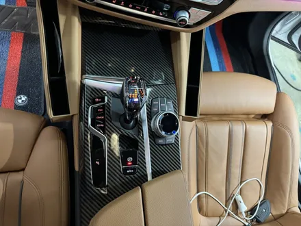 BMW G30 5시리즈 520i 실내 카본 랩핑 안산 보헤미안퍼포먼스 / 안산시 단원구 고잔동