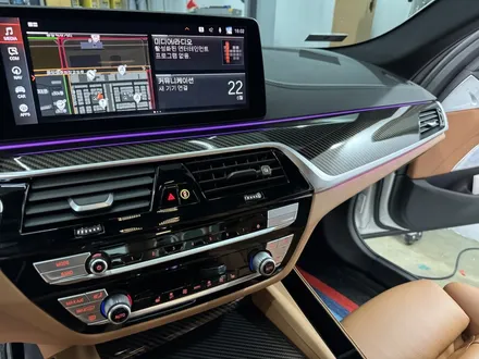 BMW G30 5시리즈 520i 실내 카본 랩핑 안산 보헤미안퍼포먼스 / 안산시 단원구 고잔동