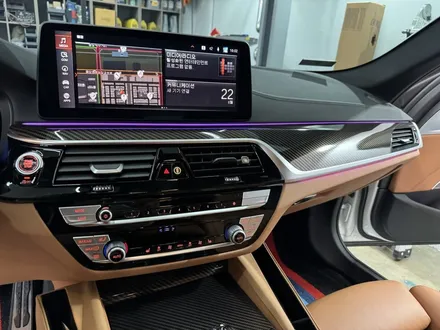 BMW G30 5시리즈 520i 실내 카본 랩핑 안산 보헤미안퍼포먼스 / 안산시 단원구 고잔동