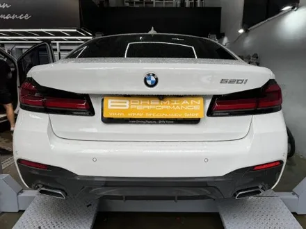BMW G30 5시리즈 520i 실내 카본 랩핑 안산 보헤미안퍼포먼스 / 안산시 단원구 고잔동