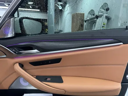 BMW G30 5시리즈 520i 실내 카본 랩핑 안산 보헤미안퍼포먼스 / 안산시 단원구 고잔동
