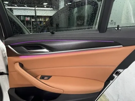BMW G30 5시리즈 520i 실내 카본 랩핑 안산 보헤미안퍼포먼스 / 안산시 단원구 고잔동