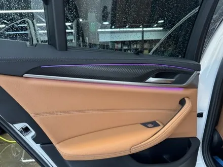 BMW G30 5시리즈 520i 실내 카본 랩핑 안산 보헤미안퍼포먼스 / 안산시 단원구 고잔동