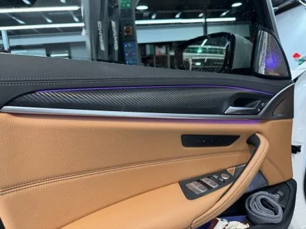 BMW G30 5시리즈 520i 실내 카본 랩핑 안산 보헤미안퍼포먼스 / 안산시 단원구 고잔동