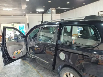 그랜드카니발 썬팅재시공 열차단썬팅 틴팅 애니가드 AP50 천안 튜닝바이해리 네비매립 블랙박스 카오디오스피커 경보기 감지기 HID LED튜닝