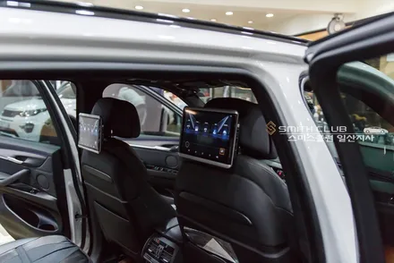 BMW X5 튜닝, 자녀들을 위한 아빠의 새심한 배려 리어모니터 작업