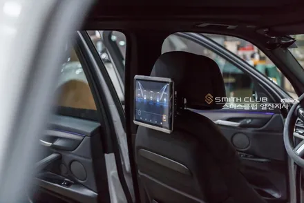 BMW X5 튜닝, 자녀들을 위한 아빠의 새심한 배려 리어모니터 작업