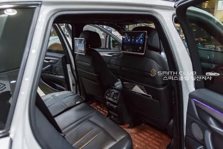 BMW X5 튜닝, 자녀들을 위한 아빠의 새심한 배려 리어모니터 작업