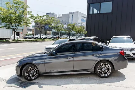 bmw320i 스미스클럽 T2 썬팅시공으로 그레이카리스마 스타일링 최대로 업스타일!