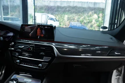 BMW 540i 실내 유광카본랩핑으로 좀 더 스포티한 느낌으로! 창원랩핑 CW디테일링 본점 시공. / 창원,마산,경남