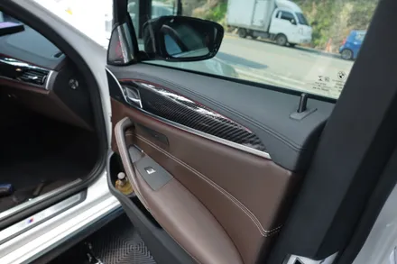 BMW 540i 실내 유광카본랩핑으로 좀 더 스포티한 느낌으로! 창원랩핑 CW디테일링 본점 시공. / 창원,마산,경남