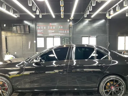 벤츠 E220 전체랩핑제거 &크롬죽이기시공 창원랩핑전문점 CW디테일링에서 / 창원,마산,경남