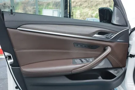 BMW 540i 실내 유광카본랩핑으로 좀 더 스포티한 느낌으로! 창원랩핑 CW디테일링 본점 시공. / 창원,마산,경남