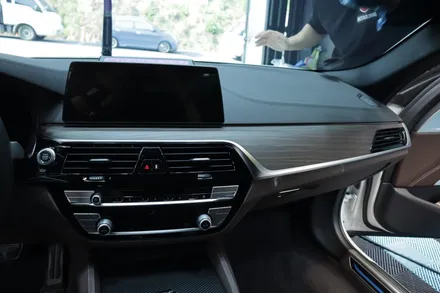 BMW 540i 실내 유광카본랩핑으로 좀 더 스포티한 느낌으로! 창원랩핑 CW디테일링 본점 시공. / 창원,마산,경남