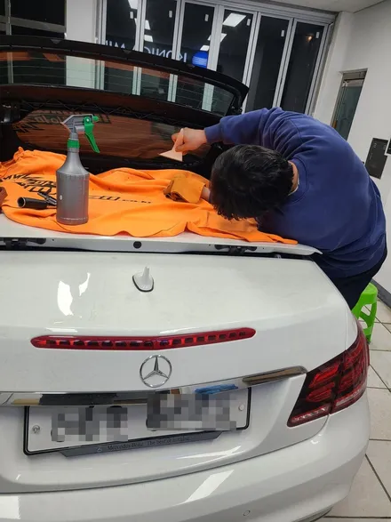 벤츠 E클래스 카브리올레 전체썬팅과 소프트탑 발수코팅입니다. / 광주 북구 삼각동