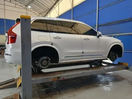부천 휠 복원 비용 볼보 XC90 컷팅휠 상처가 심할 때 작업은 어떻게 진행될까? / 인천 부평