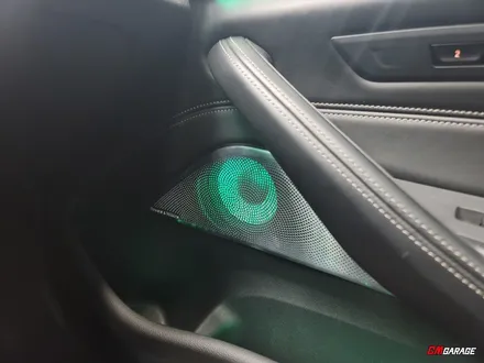 [ BMW G30 5시리즈 ] 엠비언트라이트! 회오리 스피커 및 스피커 엠비언트 라이트 튜닝입니다~^^ 순정과 동일하게 컬러변경이 가능하며 저녁에는 은은하게 비춰주죠..^^