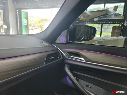 [ BMW G30 5시리즈 ] 엠비언트라이트! 회오리 스피커 및 스피커 엠비언트 라이트 튜닝입니다~^^ 순정과 동일하게 컬러변경이 가능하며 저녁에는 은은하게 비춰주죠..^^